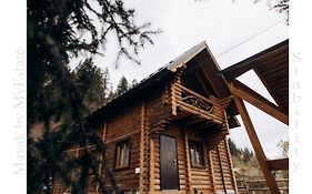 Mayak Chalet Resort Mykulychyn